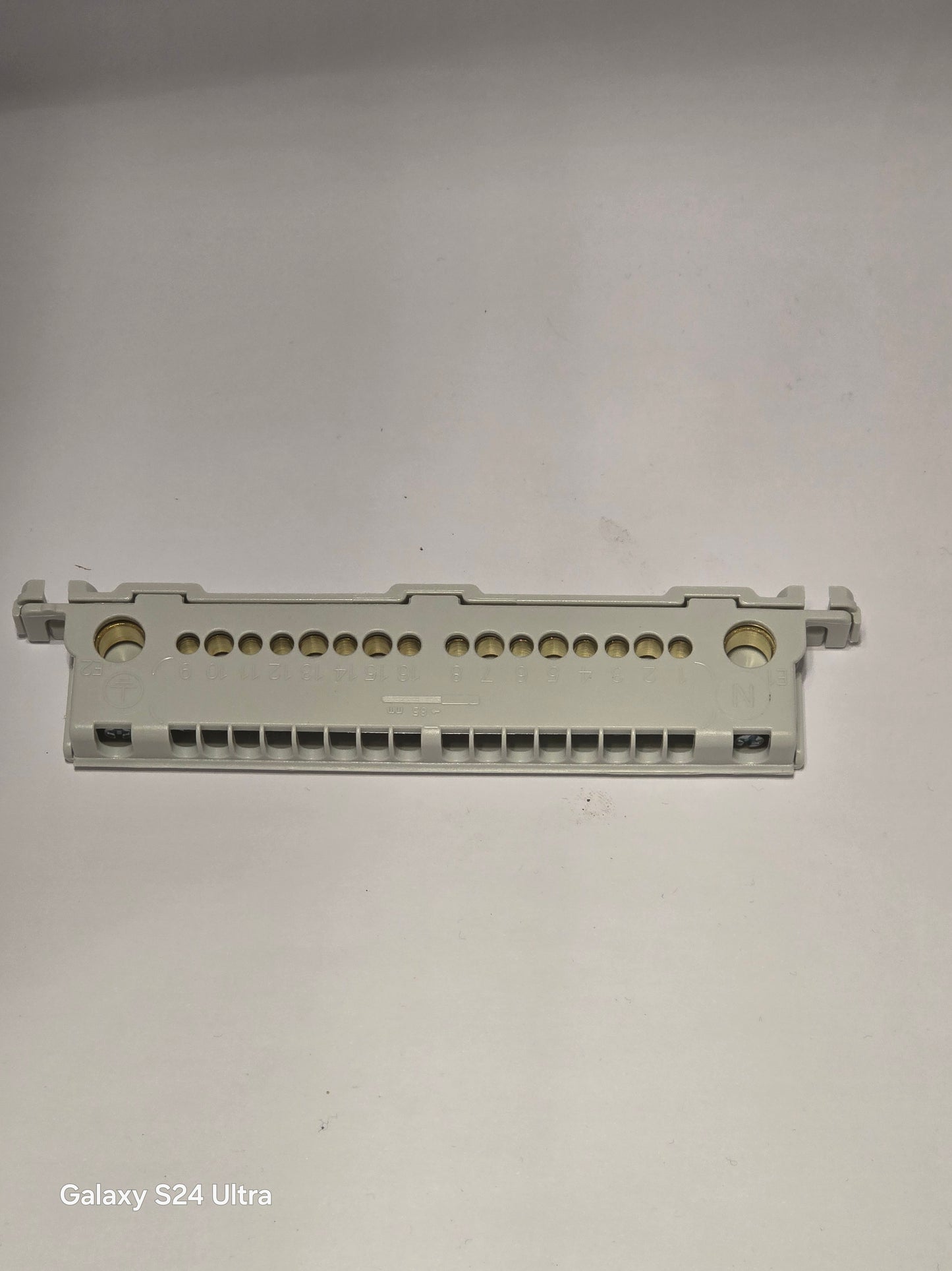 Barette de terre 9 Entrées pour coffret IP65 8 Mod