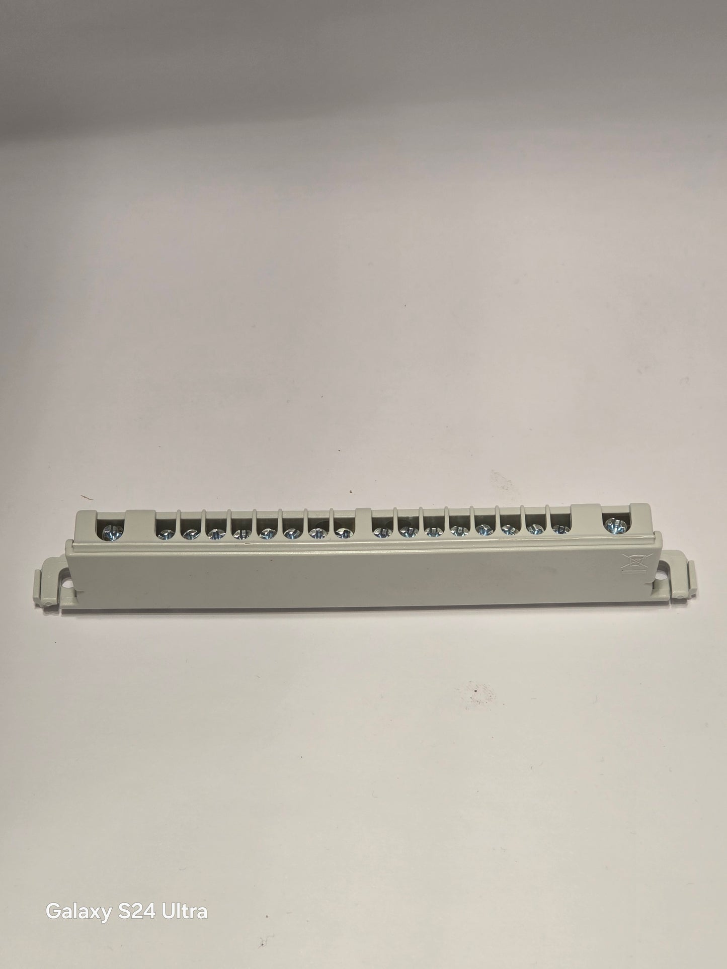 Barette de terre 9 Entrées pour coffret IP65 8 Mod